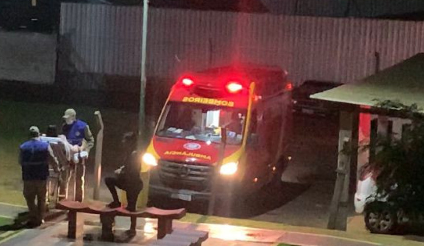 Cascavel: Homem tenta atropelar companheira, acerta amiga por engano e foge com bebê de seis meses