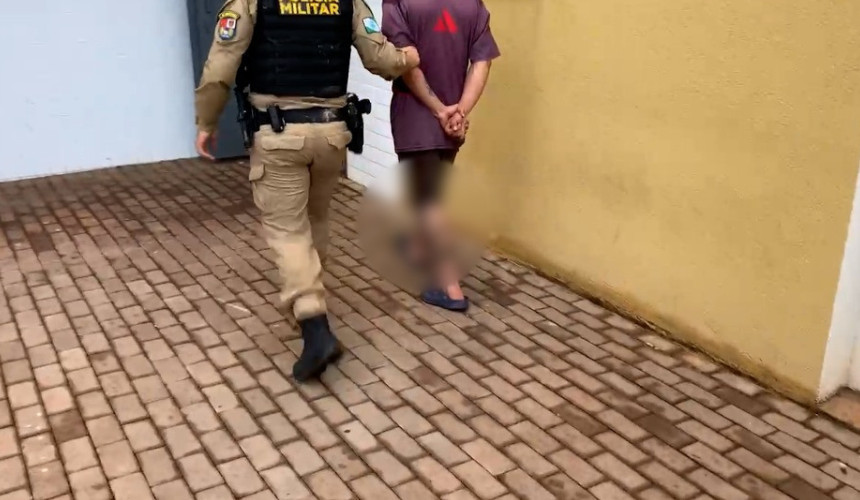 Homem e mulher são detidos por receptação de fios de cobre e porte de drogas em Cascavel