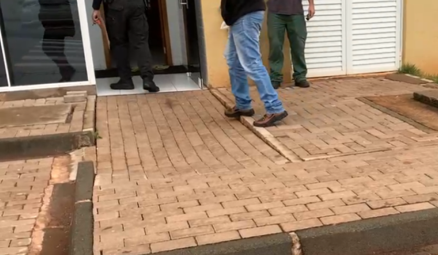 Homem que viajava com o filho é preso transportando haxixe em Cascavel
