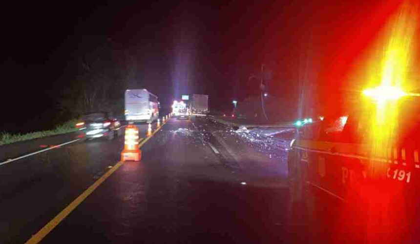 Homem morre em acidente entre caminhões na BR-153